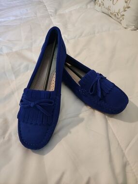 Authentic Scottish Women's Suede Tassel Moccasin Loafers in Cobalt Blue